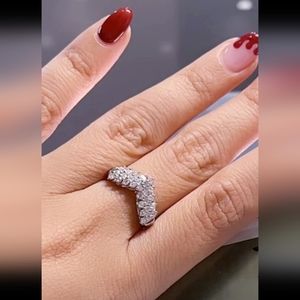 V Curved Ring in Platinum and Natural Diamond Setting